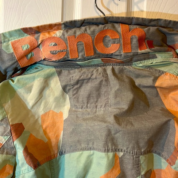 Bench women’s light jacket hood is zipped in collar size medium - Picture 5 of 7